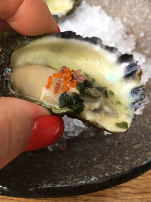 Oysters w tobiko+